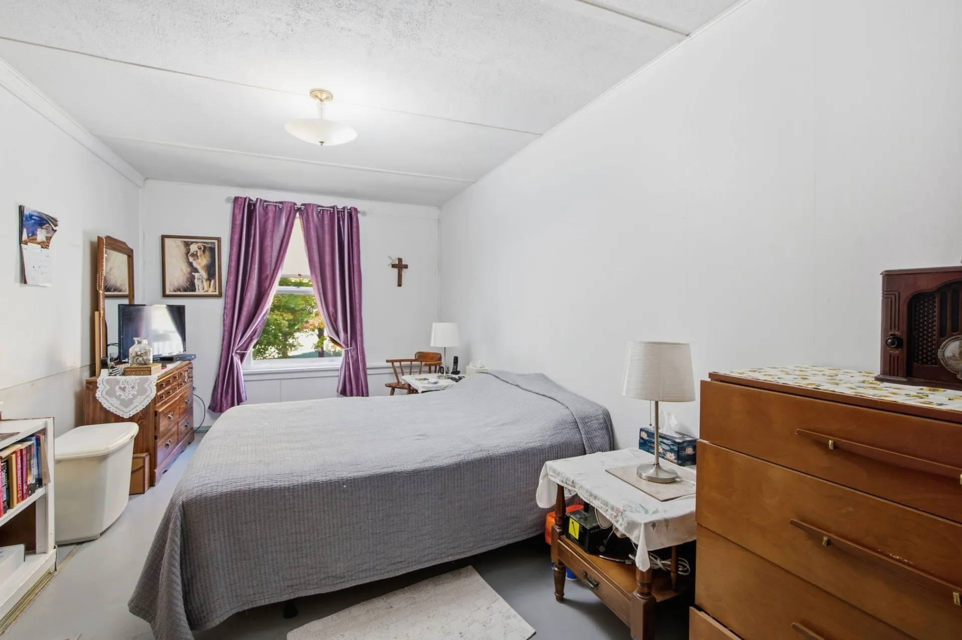3192 Matawatchan Rd, Greater Madawaska — primary bedroom with garden window and ceiling light